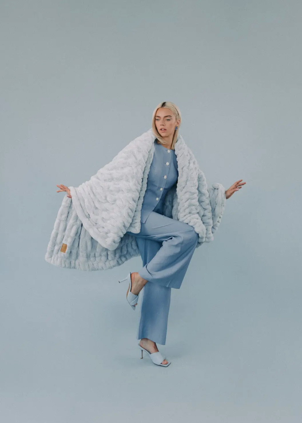 Sky Blue: Medium | Lola Blankets