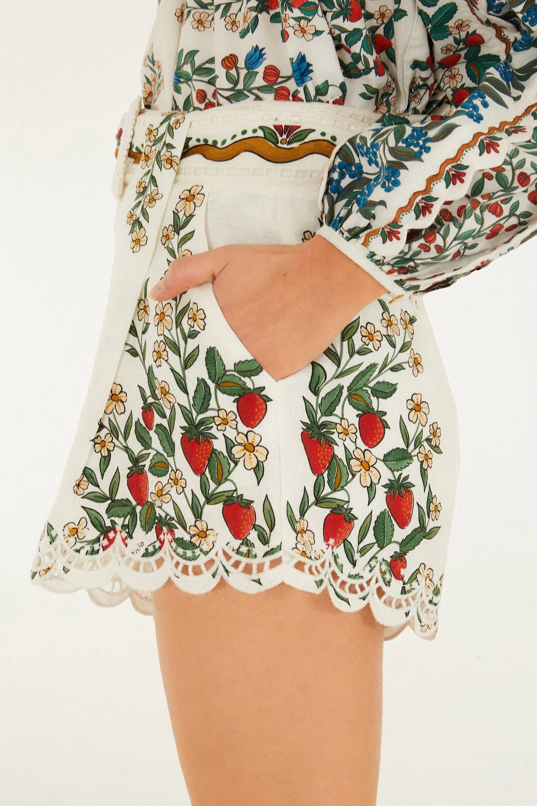 Richelieu Linen Running Shorts - Off-White Fruit Beauty | Farm Rio
