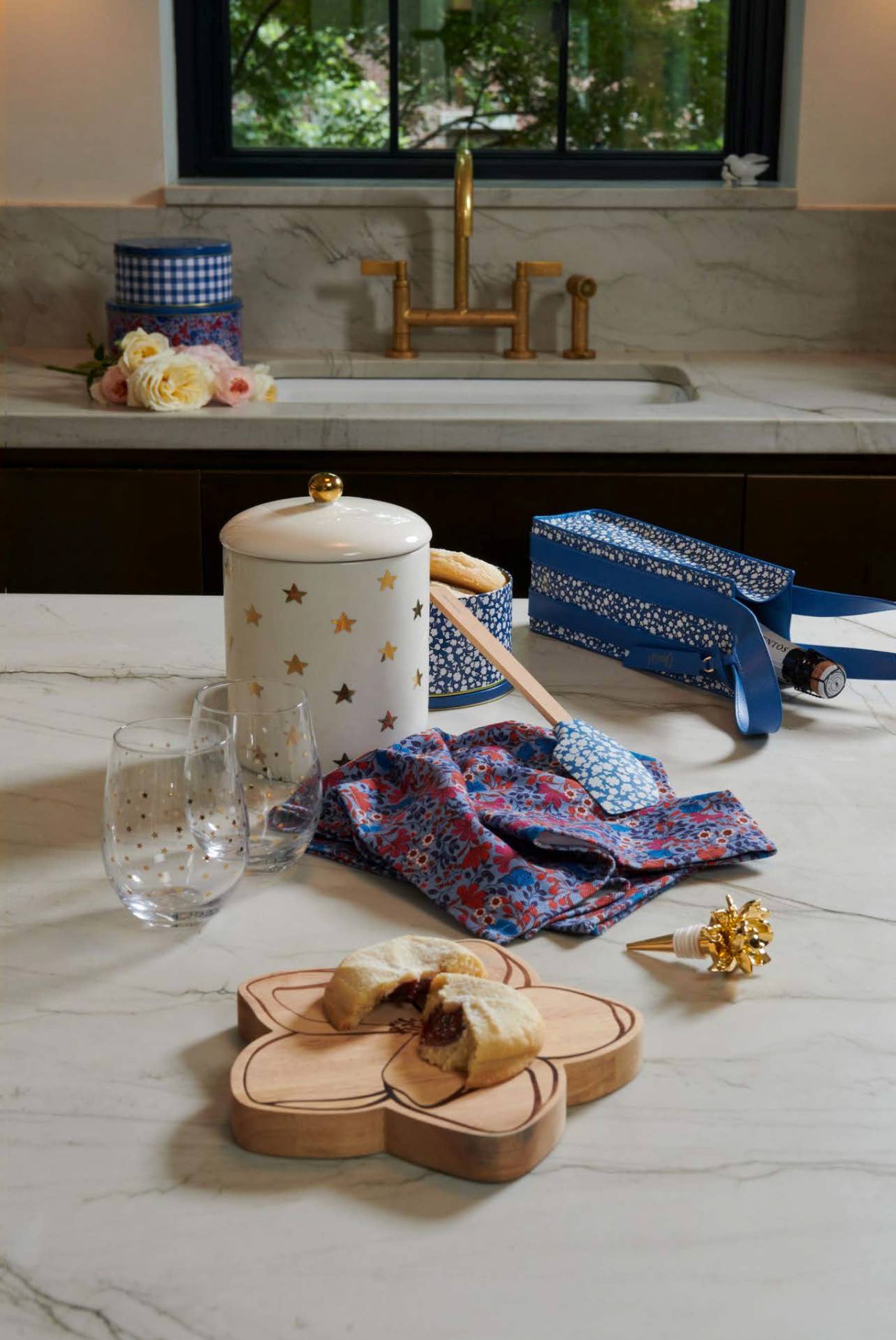 Magnolia Cutting Board | Draper James