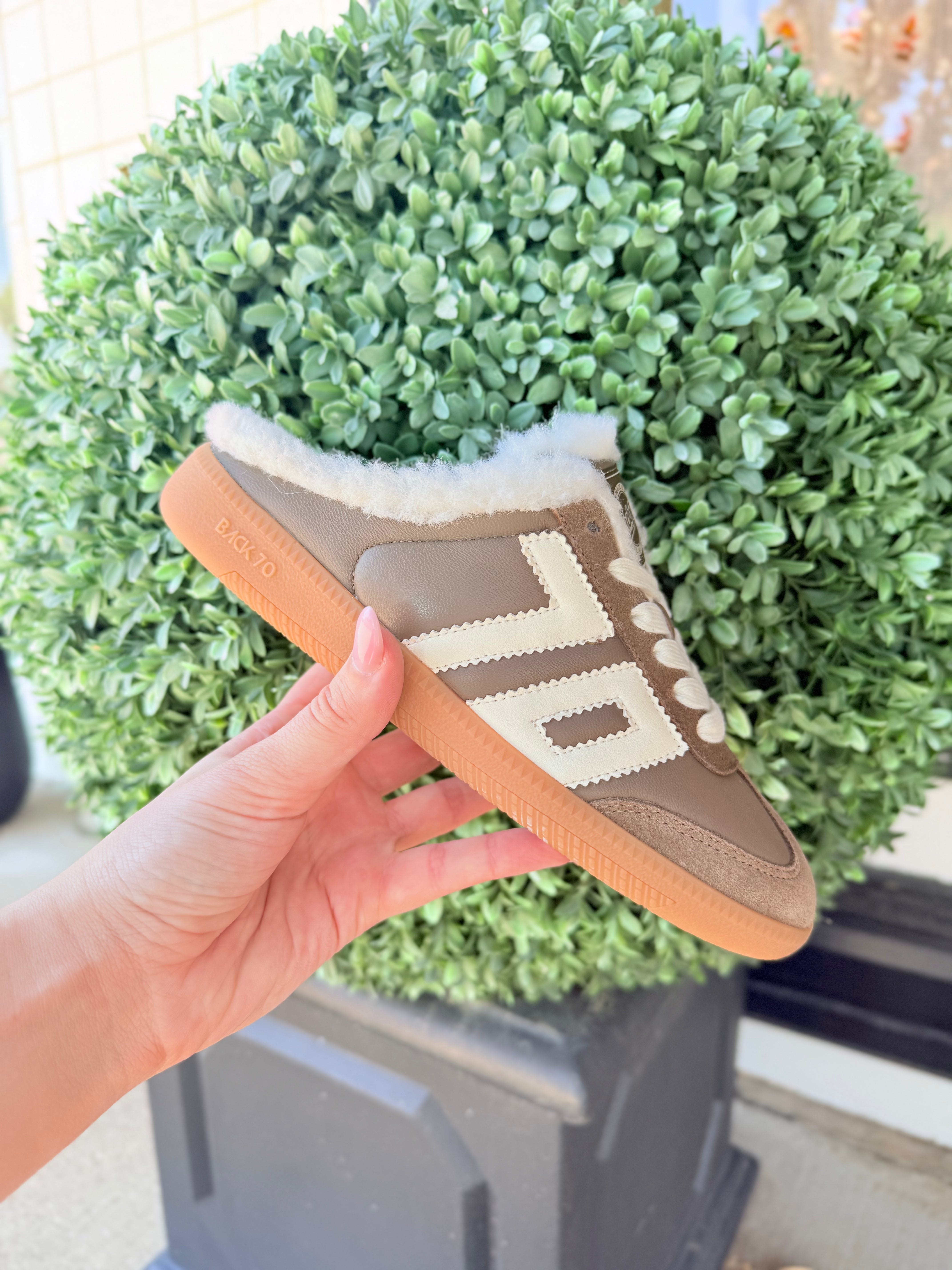 Back 70 | Easter FL - Taupe Butter