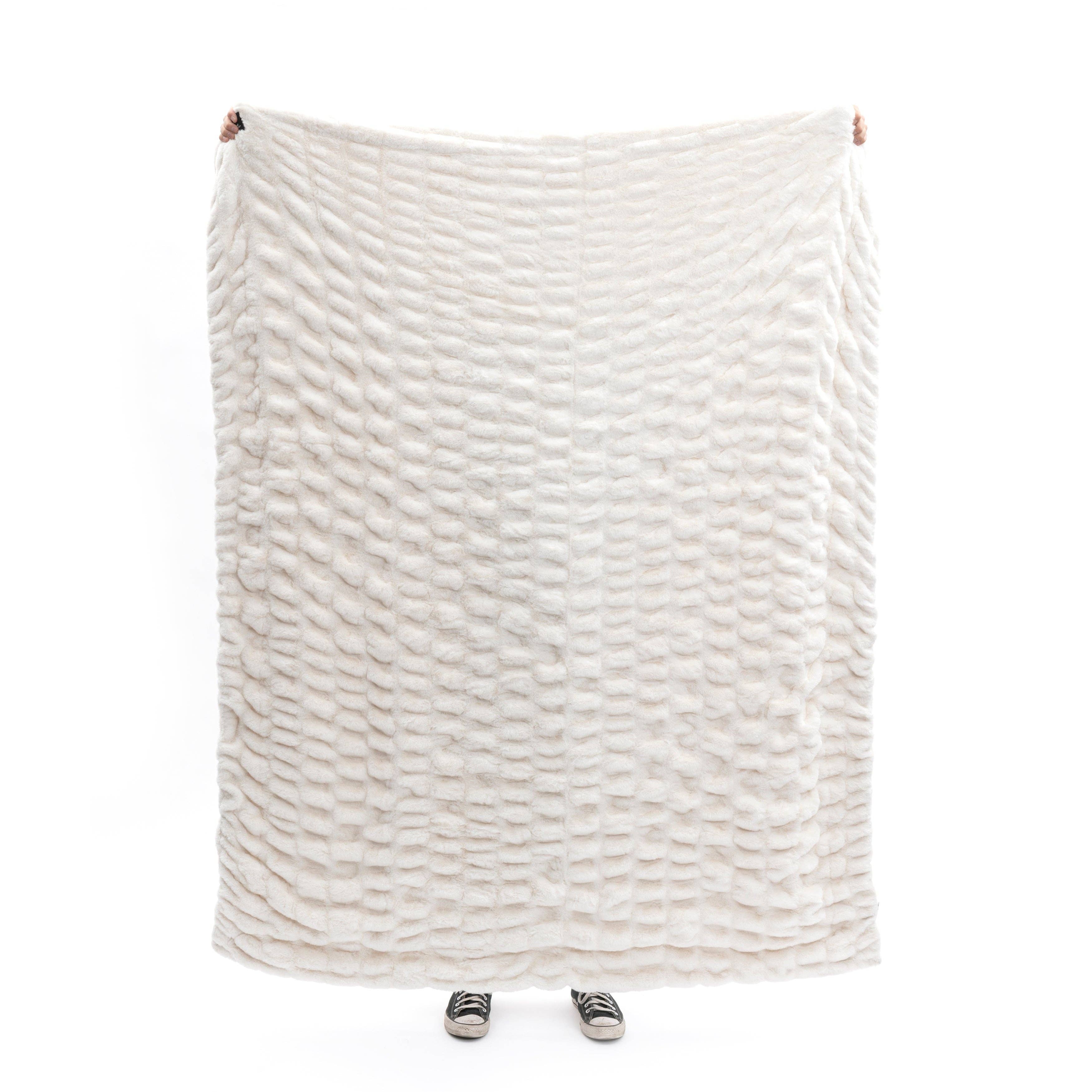 Creamy Cloud: Medium | Lola Blankets