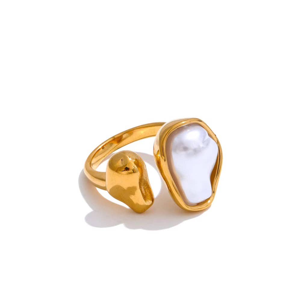 Pearl in Motion Ring