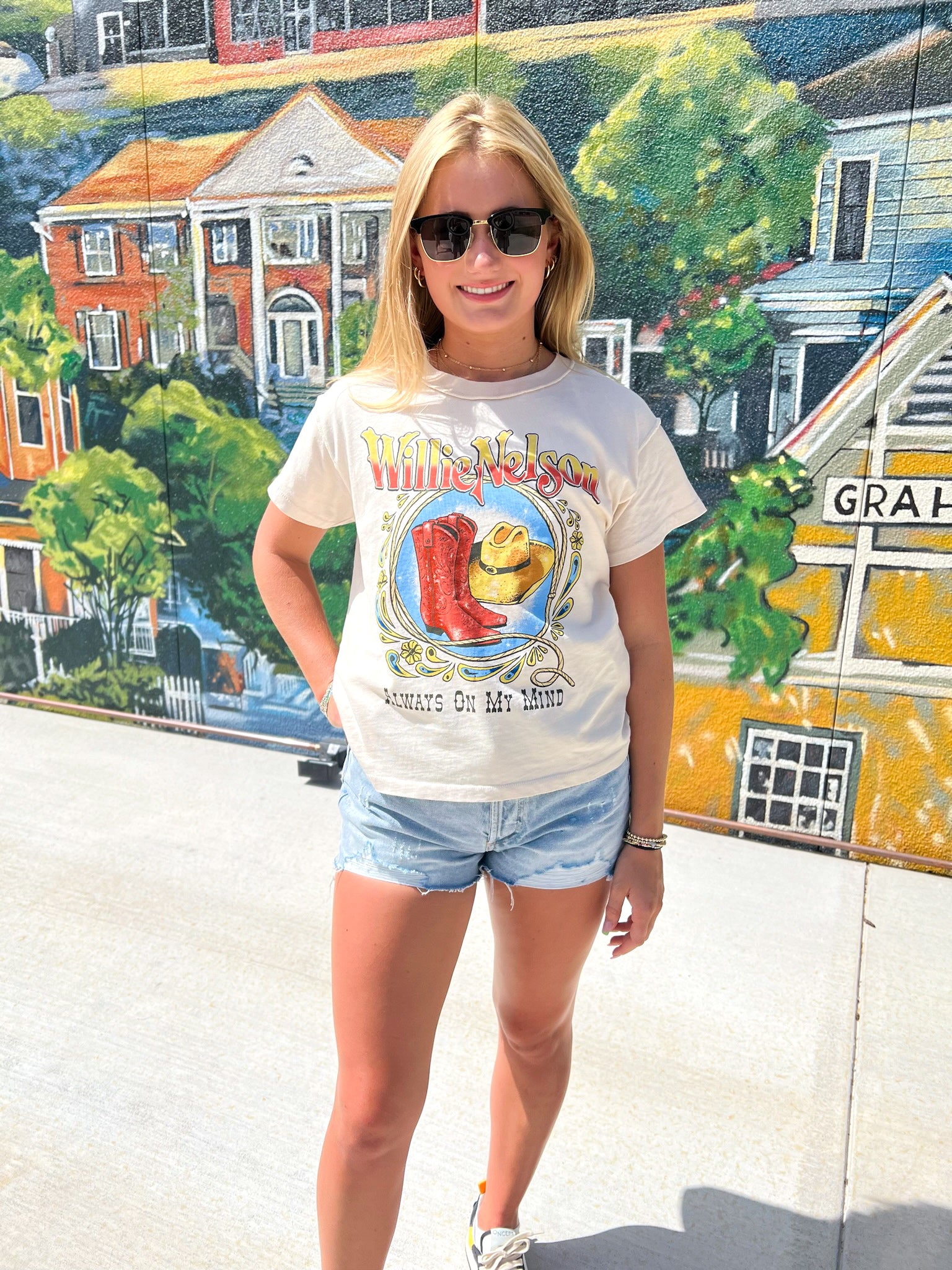 Willie Nelson Paisley Reverse GF Tee | DAYDREAMER