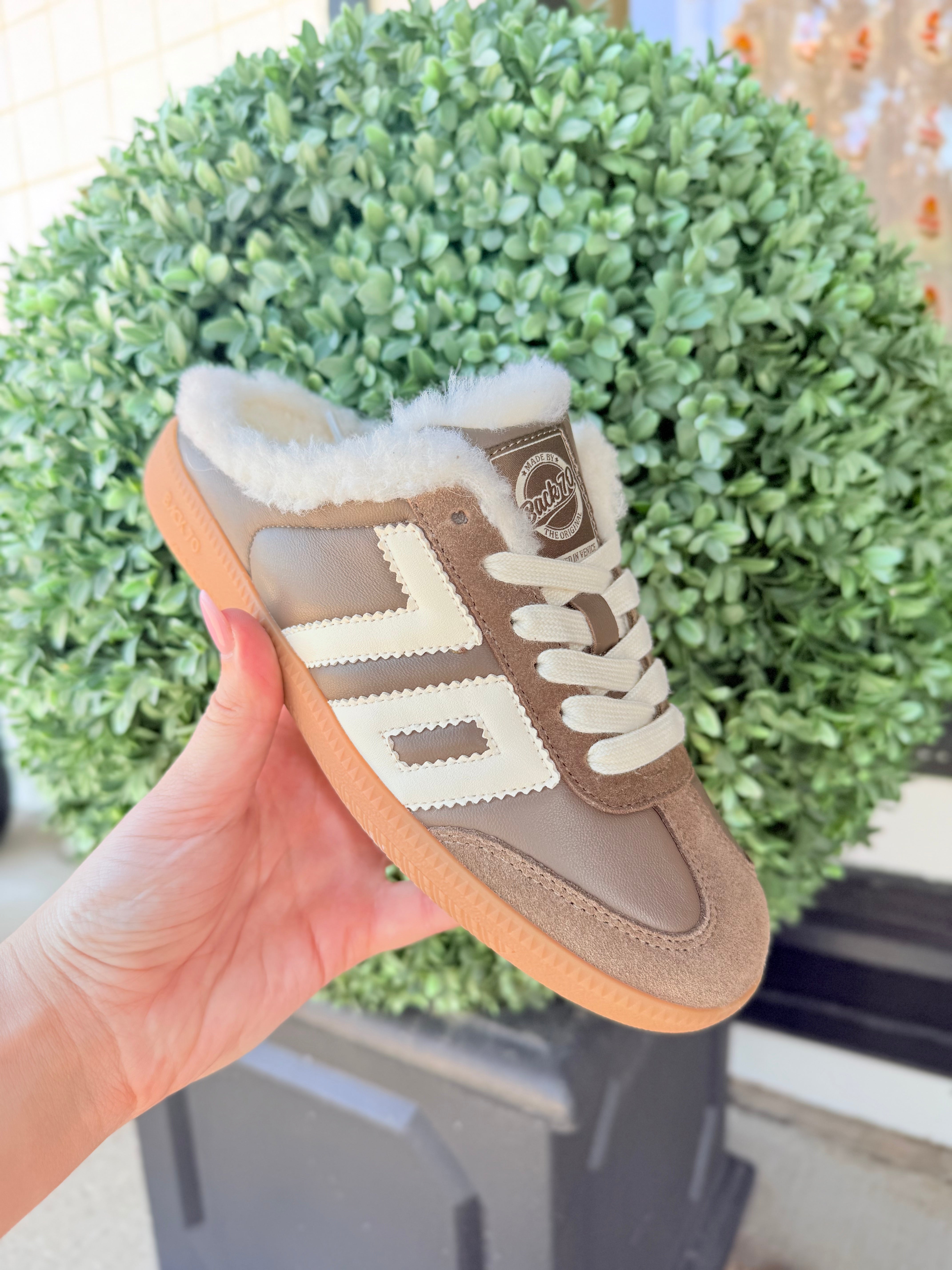 Back 70 | Easter FL - Taupe Butter
