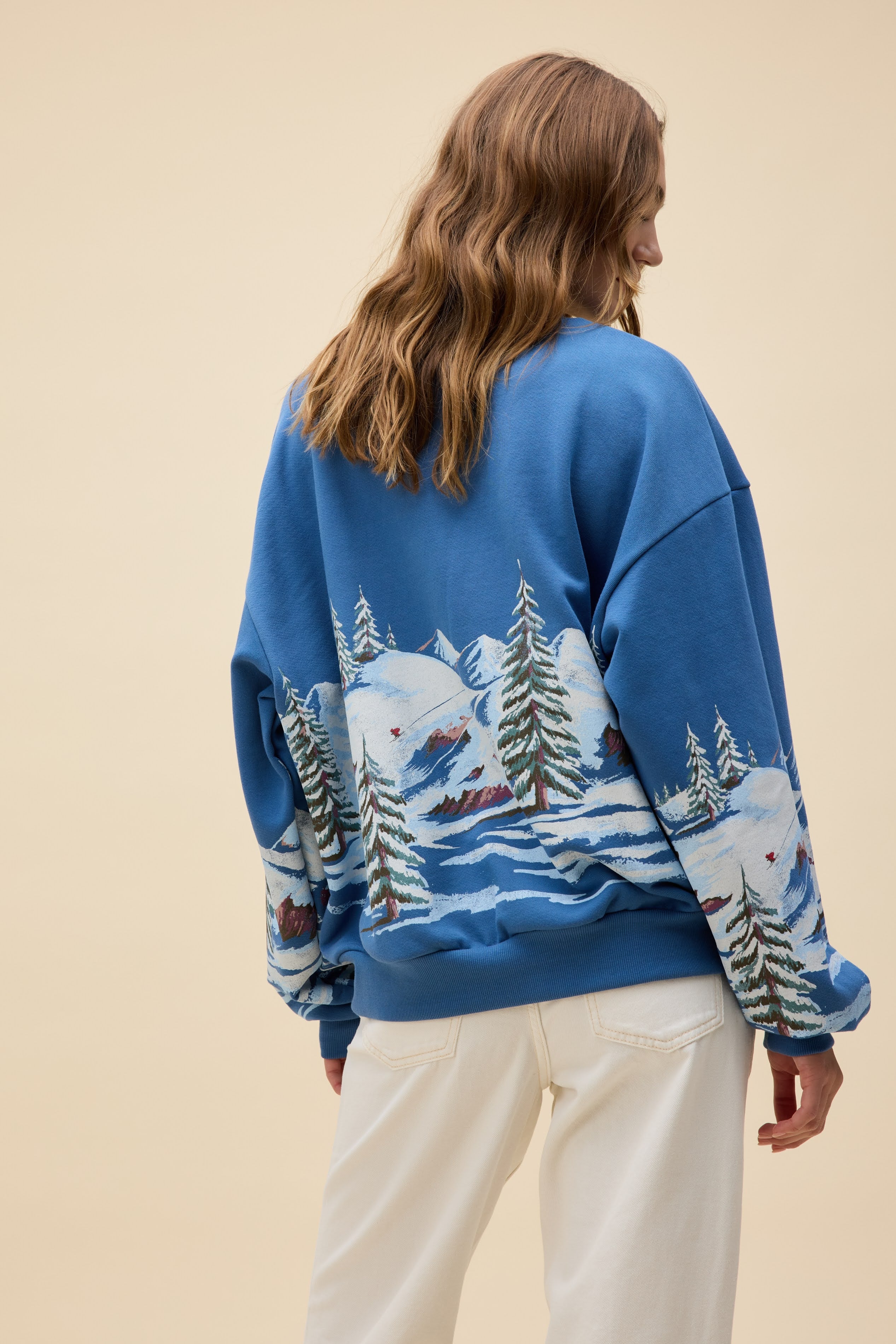 Alpine Ski Scene Oversized Crew Sweatshirt | Daydreamer