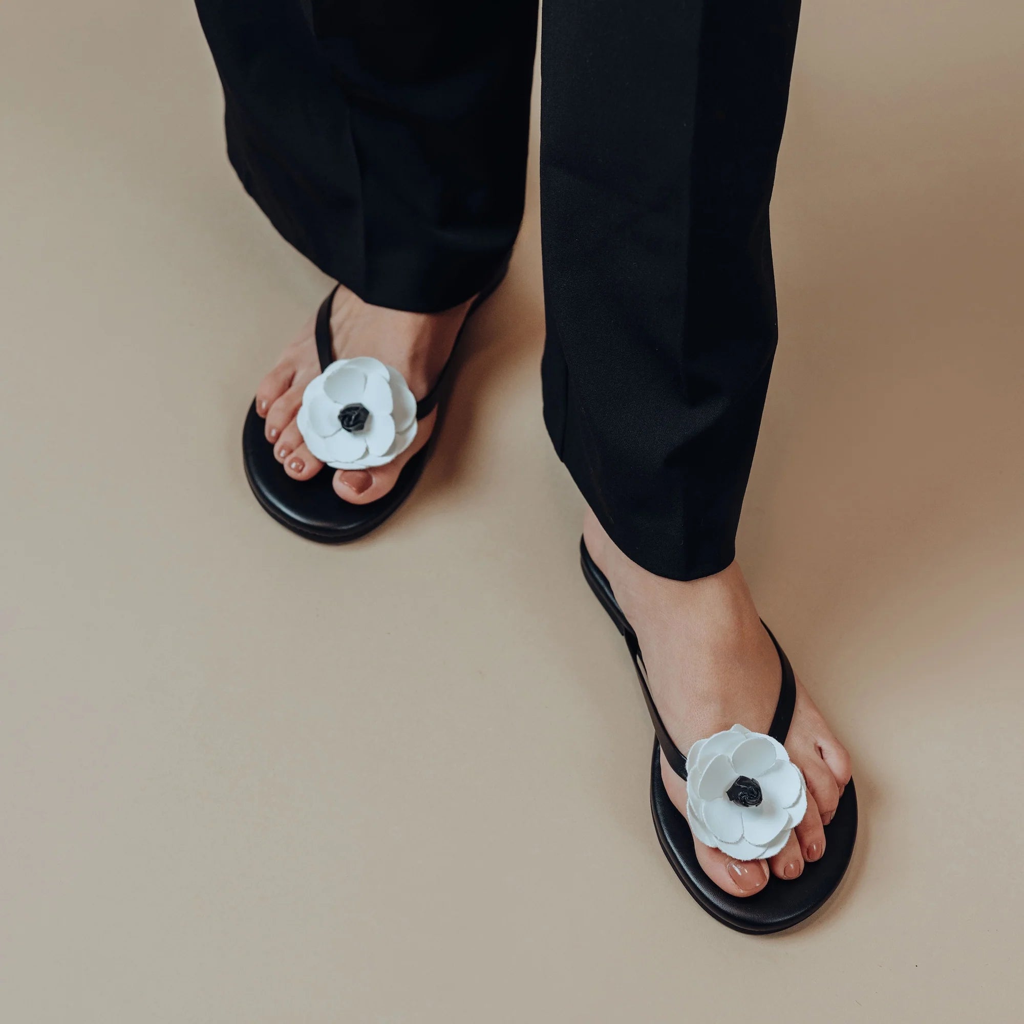 Valentina Flower Sandal - Black/White | soléi sea