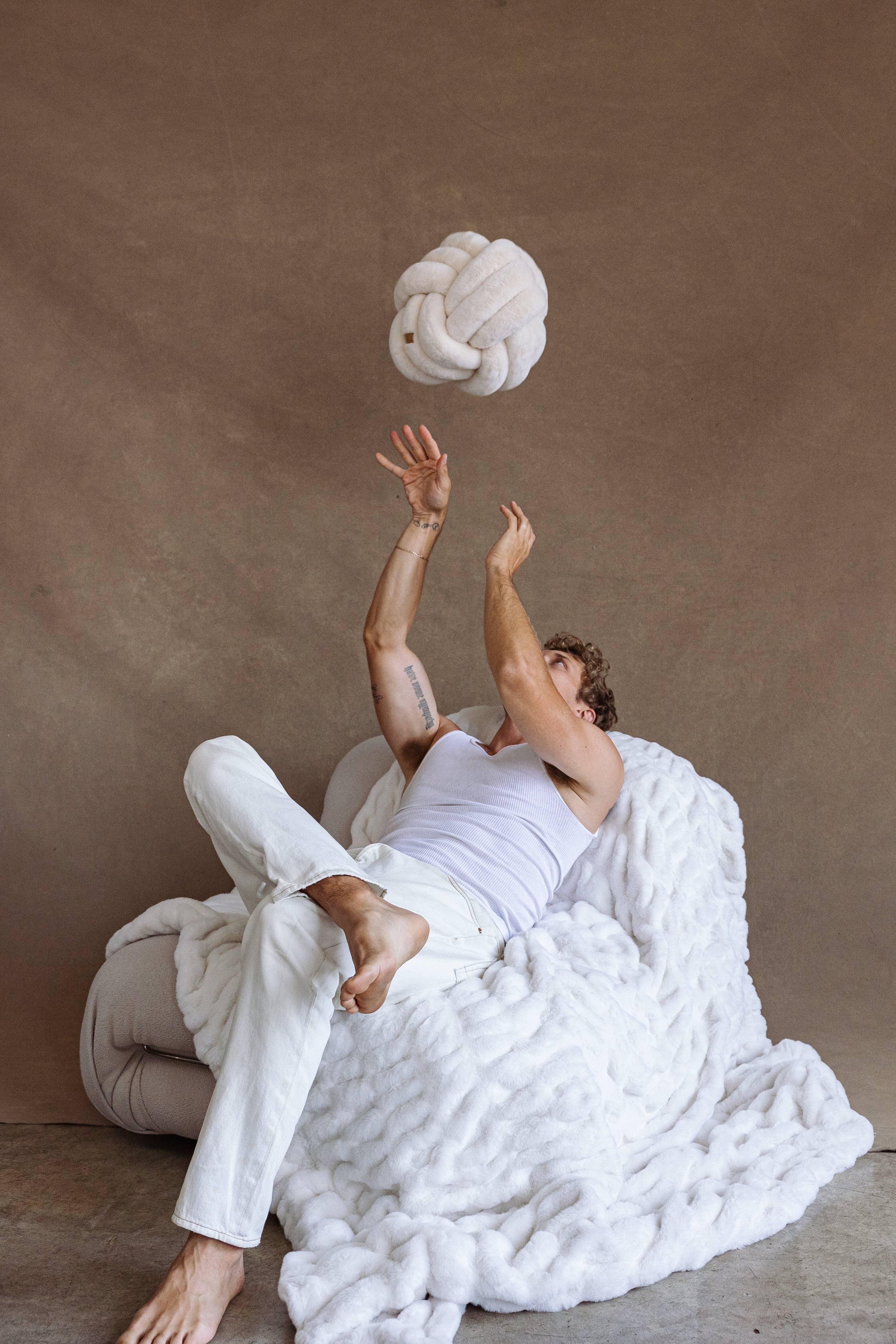 Creamy Cloud: Medium | Lola Blankets
