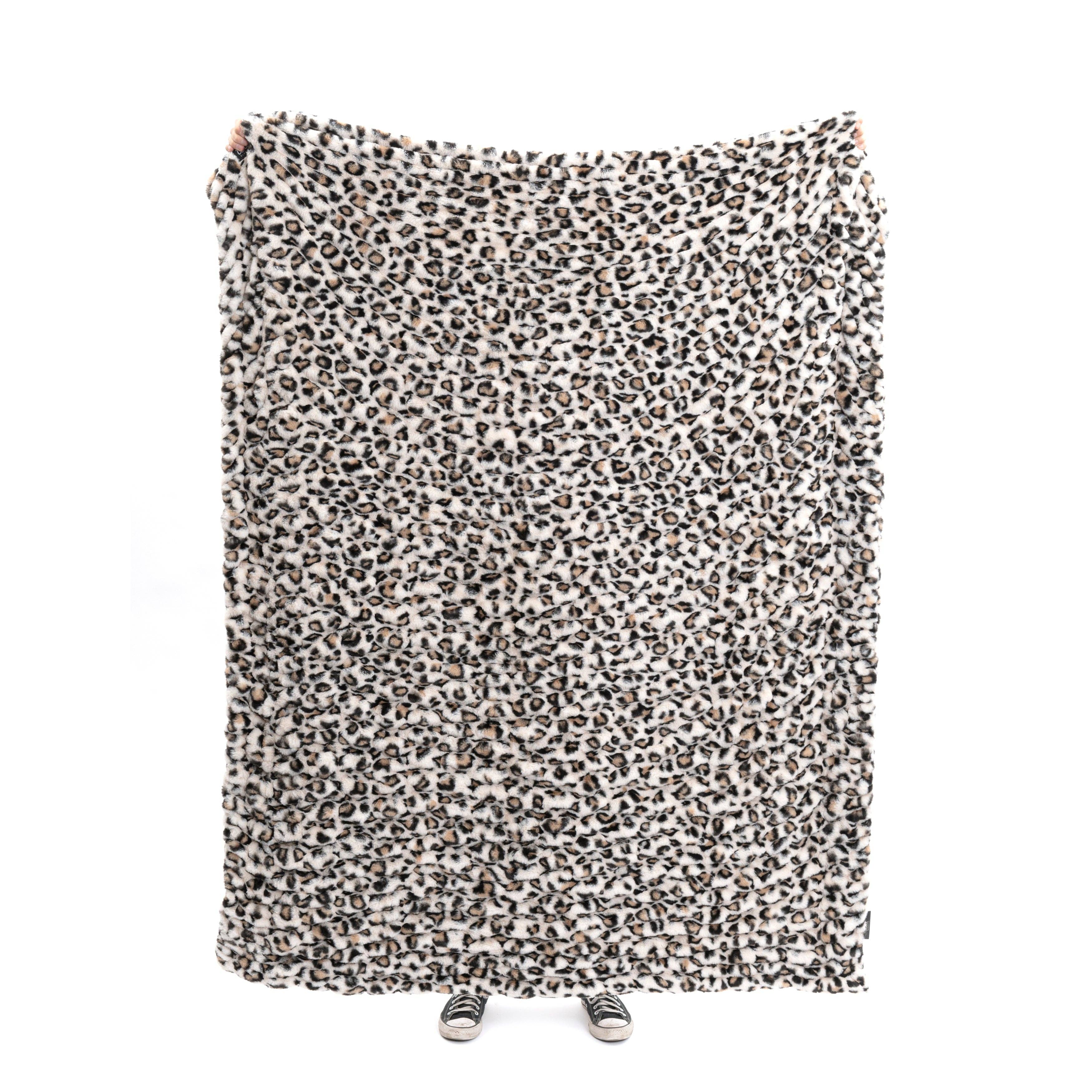 Chillin' Cheetah | Lola Blankets