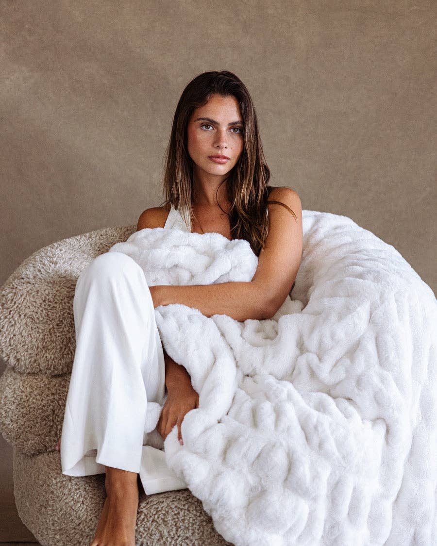 Creamy Cloud: Medium | Lola Blankets