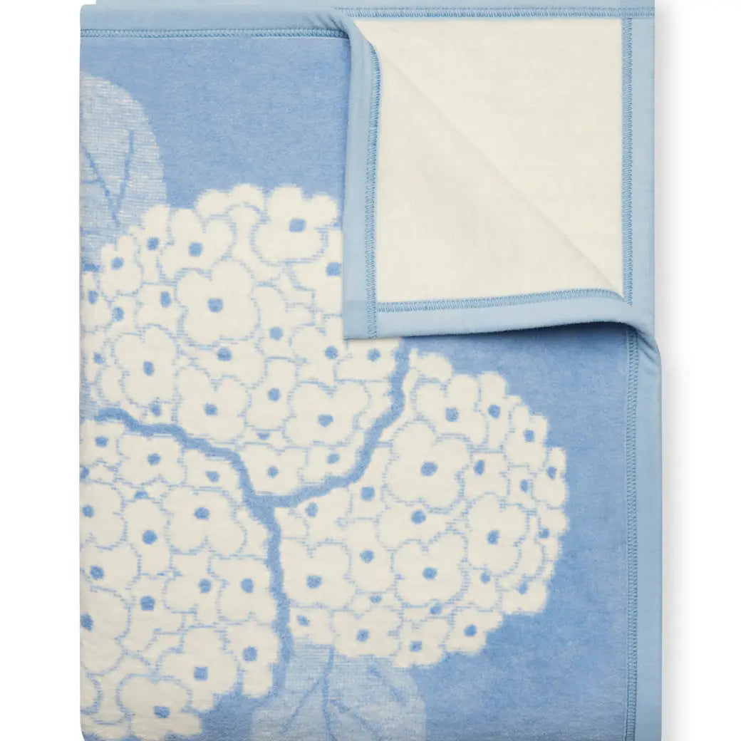 Hydrangeas Bluebell Blanket | ChappyWrap