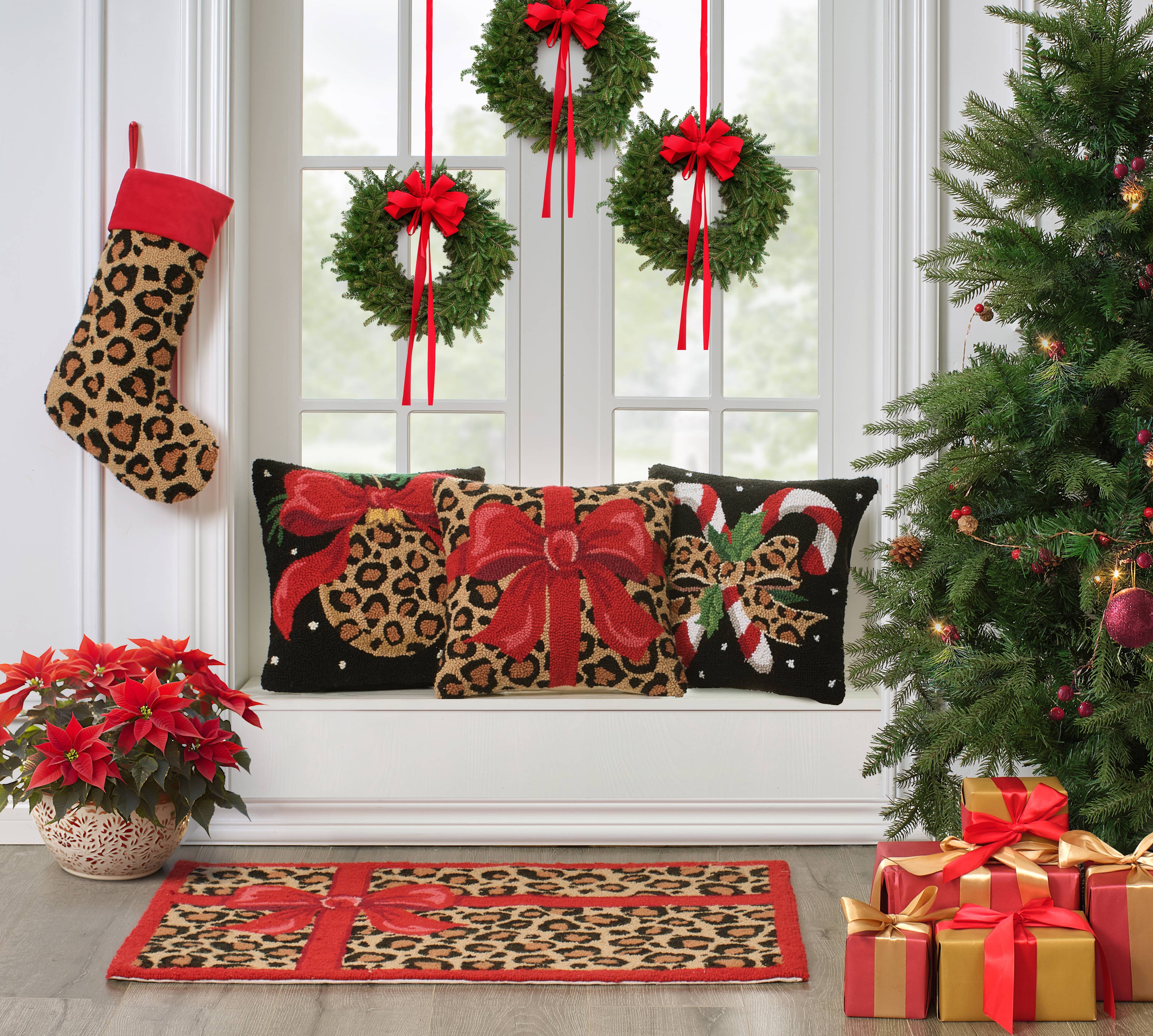 Leopard Present Hook Pillow