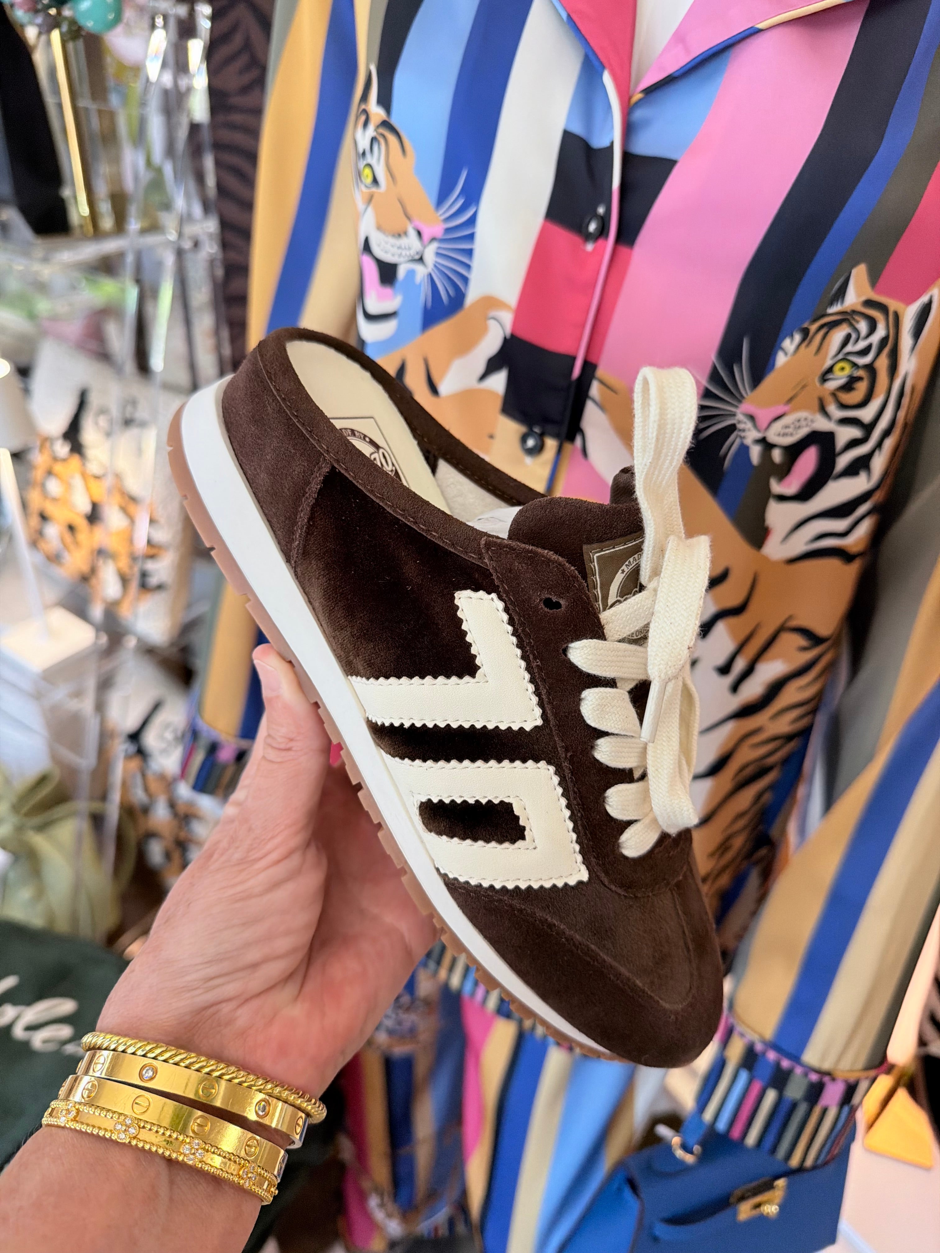 Back 70 | Venice W26 - Velvet Coffee