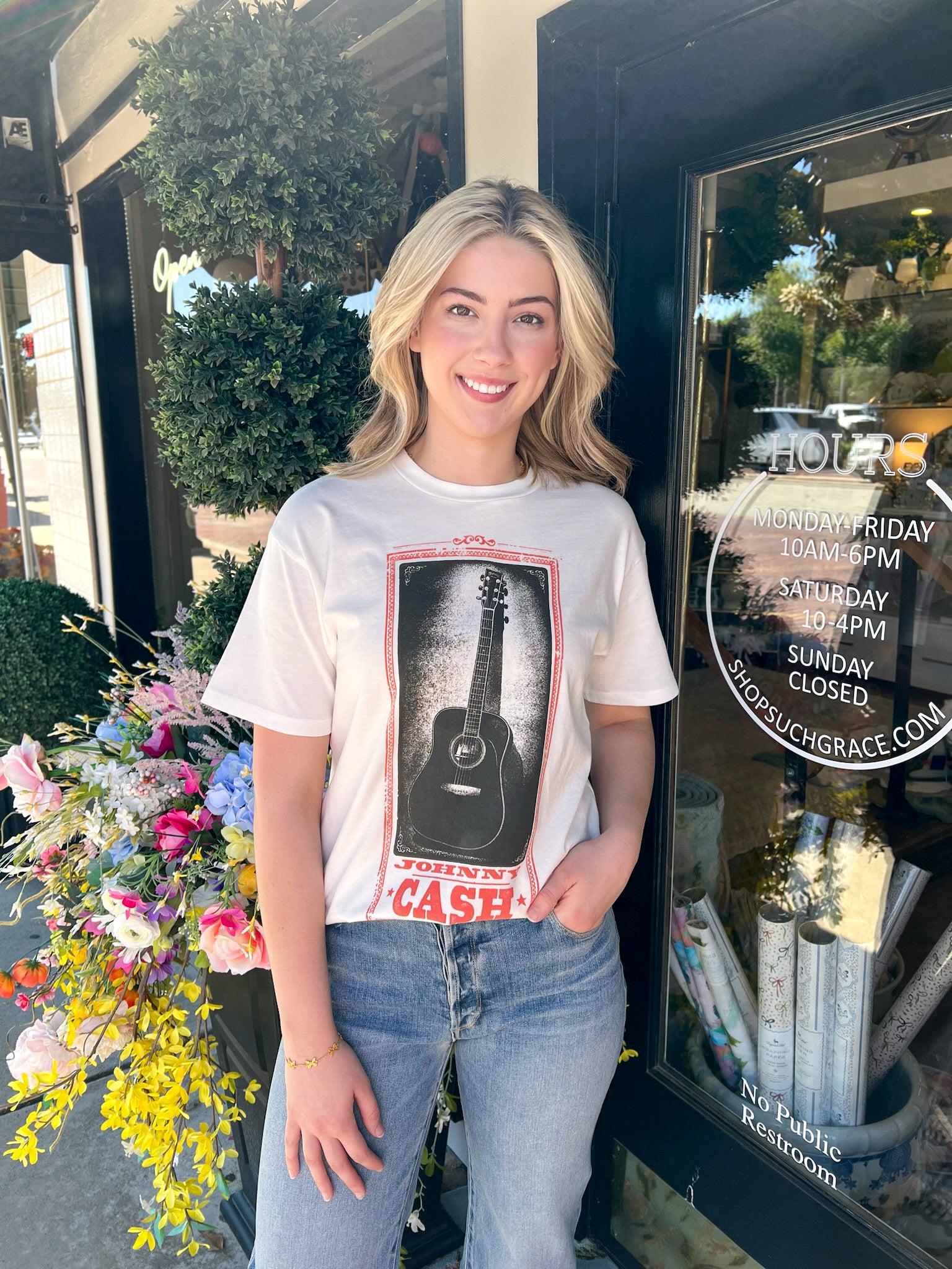 Johnny Cash Guitar Weekend Tee | Daydreamer