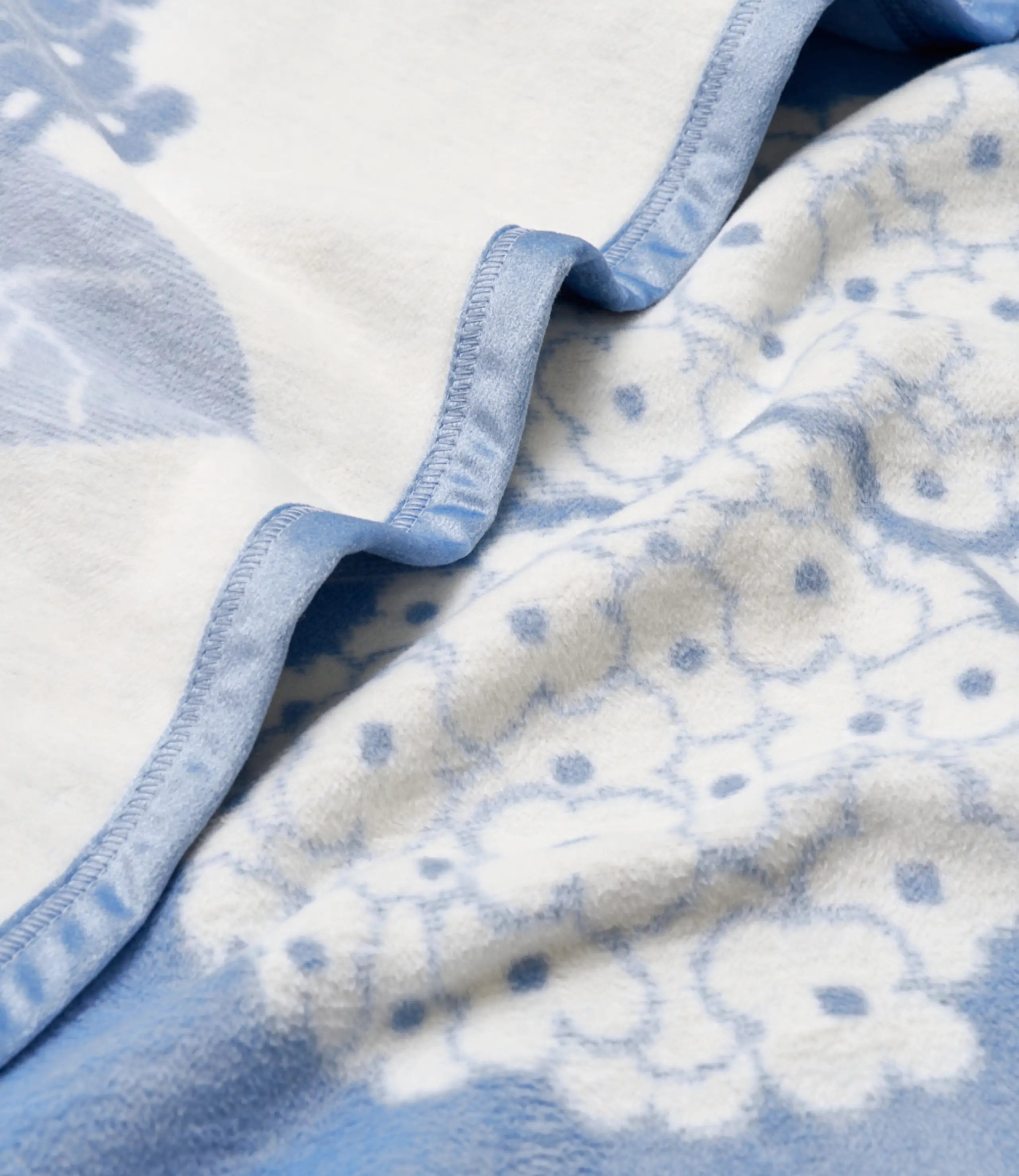 Hydrangeas Bluebell Blanket | ChappyWrap