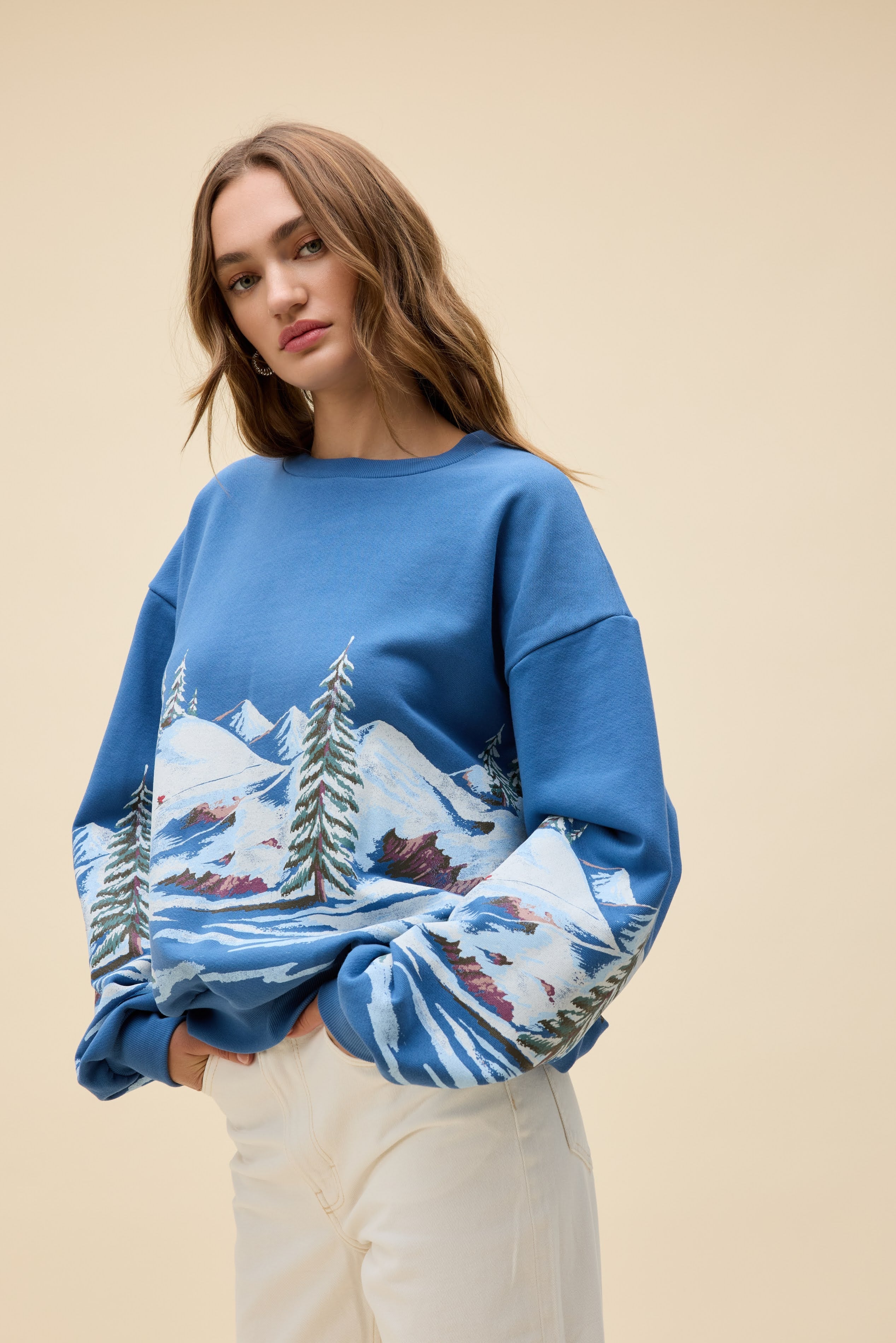 Alpine Ski Scene Oversized Crew Sweatshirt | Daydreamer